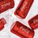 Coca‑Cola lanza su línea de maquillaje en colaboración con Bruna Tavares