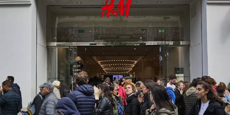 H&M, bajo presión: cierres masivos en España