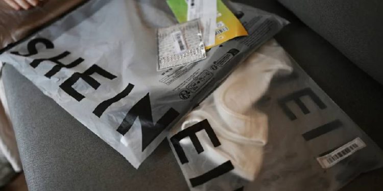 Italia acelera su tope: dos euros por microenvíos para frenar a Shein