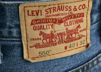 Levi Strauss refuerza su consejo en plena reestructuración