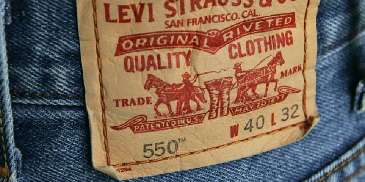 Levi Strauss refuerza su consejo en plena reestructuración