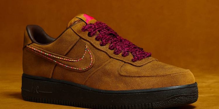 NIKE