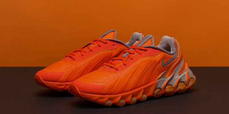 NIKE