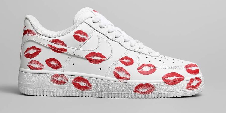 NIKE