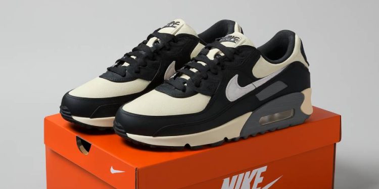 NIKE