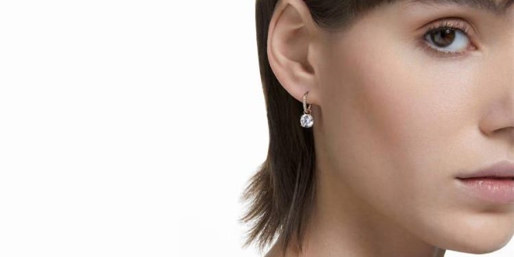 Pendientes Swarovski Imber: brillo sobrio que transforma tu look