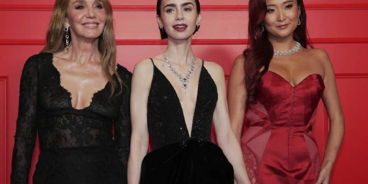 Philippine Leroy-Beaulieu deslumbra en el estreno de Emily in Paris