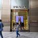 Prada compra Versace por 1.450 millones: un giro estratégico clave