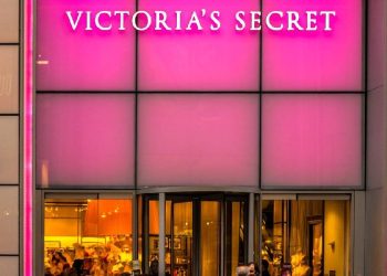 Victoria’s Secret eleva previsiones tras un trimestre sólido
