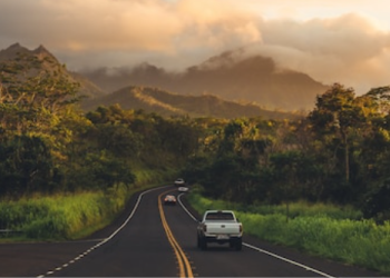 Viajar sobre ruedas, el auge del alquiler de autos en la temporada decembrina