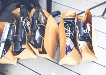 El lujo brilla en las capitales españolas con escaparates navideños que marcan tendencia