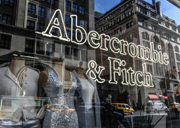 Abercrombie ajusta previsiones por aranceles y apunta a crecer