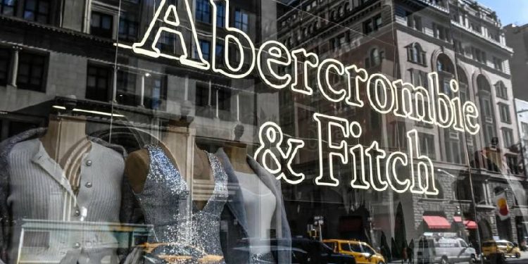 Abercrombie ajusta previsiones por aranceles y apunta a crecer
