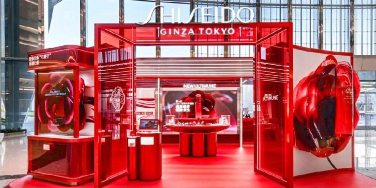 Ajuste estratégico de Shiseido: foco en lujo y reducción de costos