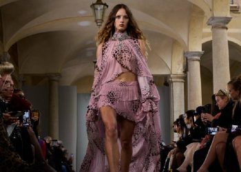 Blumarine da un giro: cesa su producción y reestructura su negocio