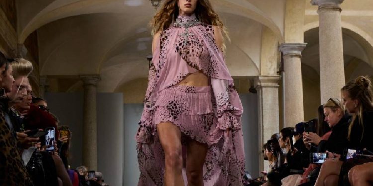 Blumarine da un giro: cesa su producción y reestructura su negocio