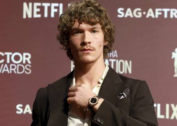 Connor Storrie: un reloj que eleva su estatus en Hollywood