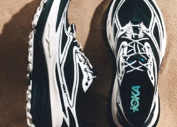 Deckers: crecimiento de Hoka impulsa ventas trimestrales