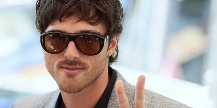 Elordi y sus gafas icónicas: una jugada de estilo