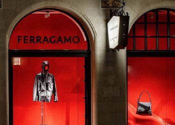 Ferragamo rompe la barrera de los mil millones en 2025