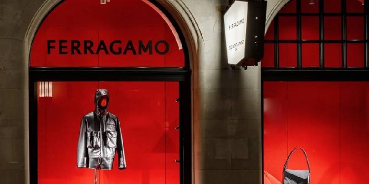 Ferragamo rompe la barrera de los mil millones en 2025