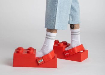 LEGO Brick Clog: la irrupción lúdica en calzado urbano