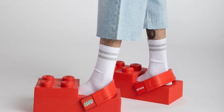 LEGO Brick Clog: la irrupción lúdica en calzado urbano