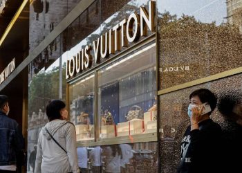 LVMH sufre caída bursátil y sacude al lujo