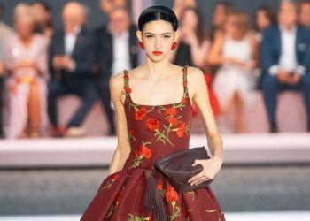 Little Red Dress 2026: la revolución del color que reina la primavera
