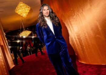 Óliver Laxe y un traje que redefine la elegancia