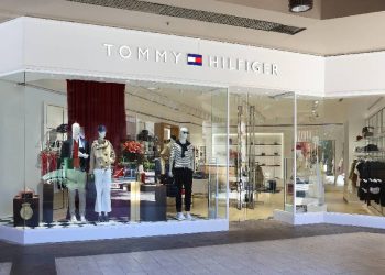 Palmas del Pilar suma a TOMMY HILFIGER y potencia su propuesta de moda