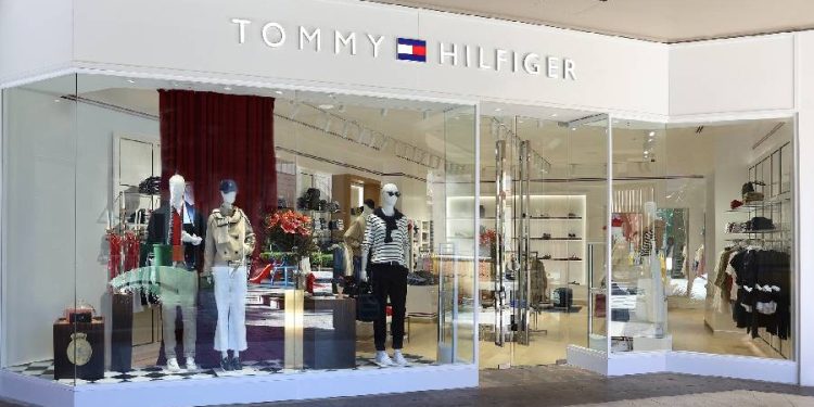 Palmas del Pilar suma a TOMMY HILFIGER y potencia su propuesta de moda