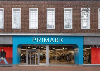 Primark mantiene previsiones pese a caída navideña
