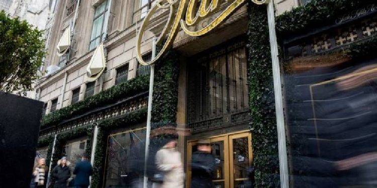 Saks obtiene financiamiento inicial de 400 millones