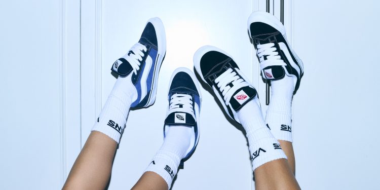 El renacimiento de las zapatillas clásicas en el street style 2026