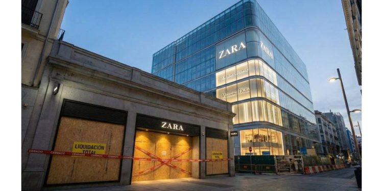 Zara cierra 130 tiendas: ¿Crisis o la jugada maestra de Inditex?