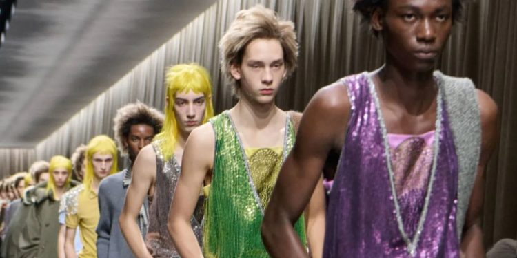 Jonathan Anderson para Dior Homme FW26: Un manifiesto radical sobre la ropa masculina extraña y con sentido