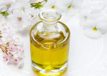 El perfume árabe que rinde homenaje a Coco Mademoiselle: La poción económica y de calidad para el Día de la Madre