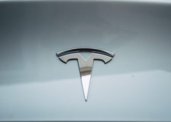 Tesla se reinventa: la estrategia de Musk tras el desplome del 15%