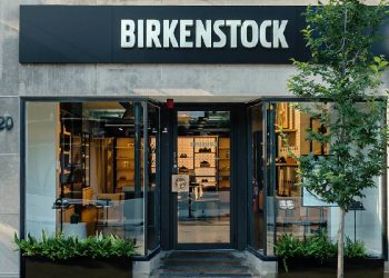 Birkenstock eleva beneficios en el primer trimestre