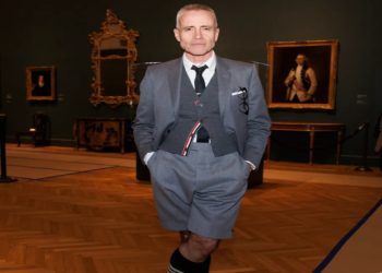 Thom Browne viste la NFL: La pasarela que anticipó la Super Bowl con las ASICS más elegantes del año