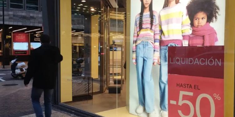 Cierre en el centro de Zaragoza: rebajas superiores al 50%