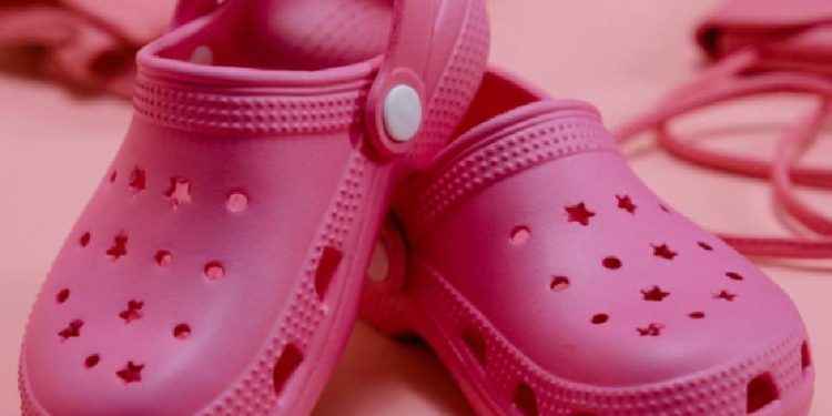 Crocs: pérdidas en 2025 pese a cierre positivo de temporada