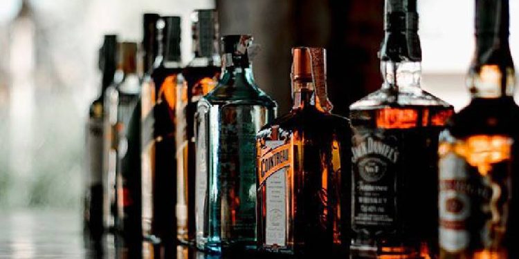 ¿Sabes qué bebes? La oscura verdad tras las bebidas "limpias"