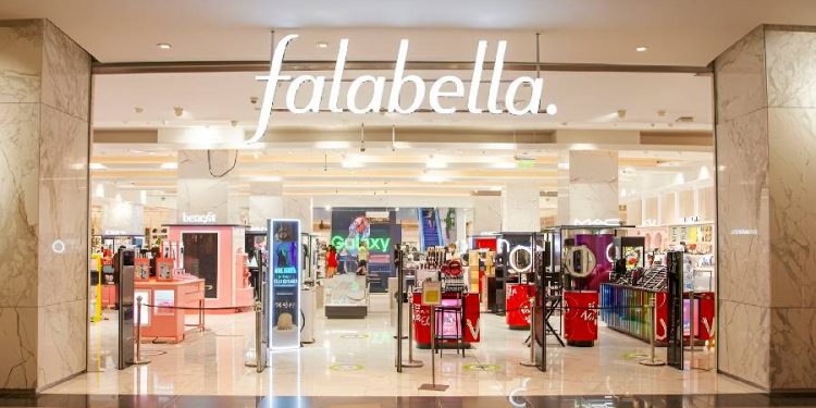 Grupo Falabella eleva utilidades y récord de EBITDA en 2025