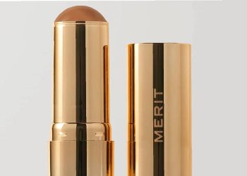 Merit llega a España: la barra que sustituye base y corrector