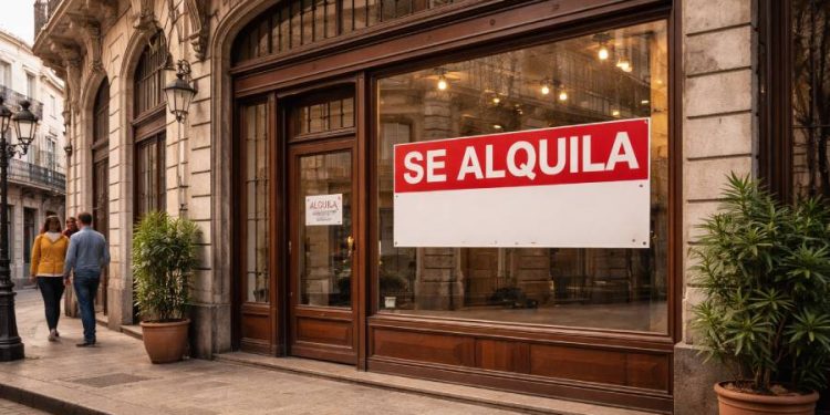 El crecimiento de locales vacíos en Ciudad Vieja refleja cambios en el consumo urbano