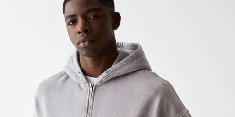 Sudadera con capucha: la prenda que transforma tu armario