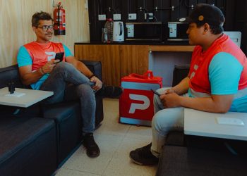 La Florida habilita punto de descanso para repartidores en alianza con PedidosYa y Wobe Social