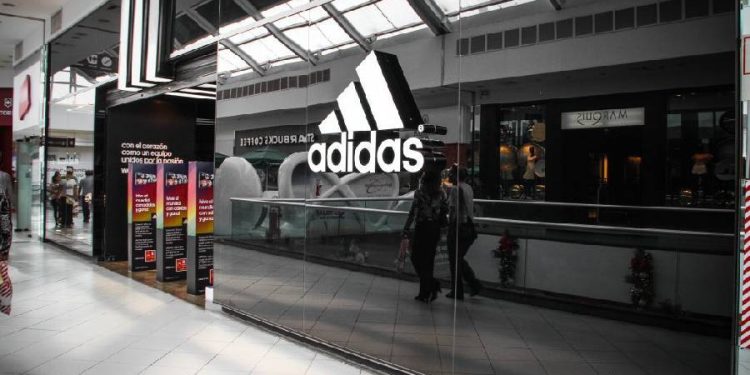 Adidas impulsa su año 2025 con récord de ventas